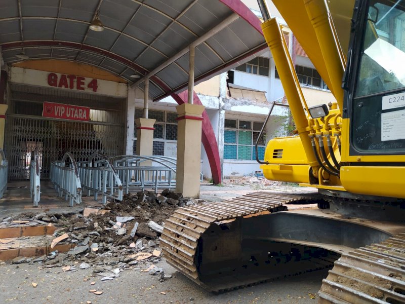 "Brakkk!!!" Pintu Utara Stadion Mattoanging Pun Roboh