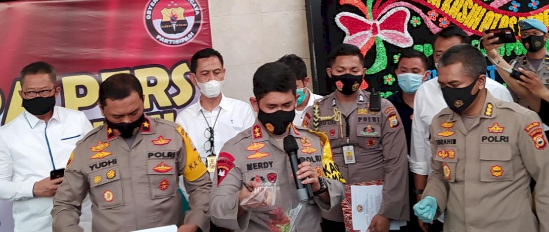 Konferensi pers Polda Sulsel soal pembakar ambulans Nasdem. (Foto: Chaidir/bukamata)