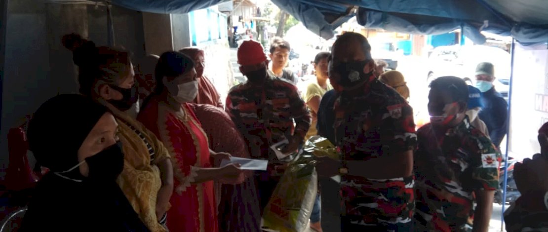 LMP memberikan bantuan kebakaran kepada korban di Jl Reformasi, Parepare.