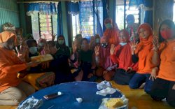 Emak-emak Pasang Badan Bela Anir-Lutfi