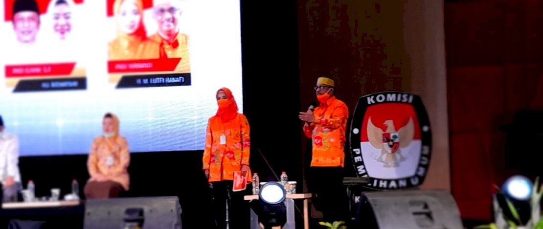 Pasangan Anir-Lutfi dalam debat Pilkada Pangkep, Minggu (1/11/2020) di Hotel Gammara, Makassar.