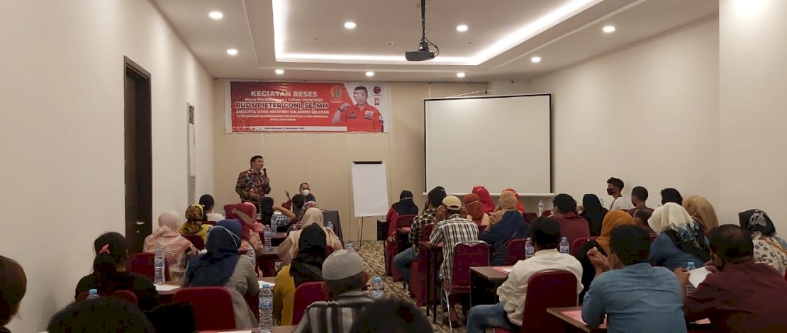 RPG saat melakukan reses di Hotel Golden Tulip, Makassar, Minggu, 1 November 2020.