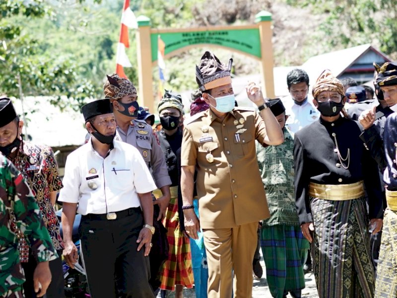 Buka Kegiatan FPK, Bupati Luwu Disambut Dengan Adat Makawa Siteba