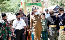 Buka Kegiatan FPK, Bupati Luwu Disambut Dengan Adat Makawa Siteba