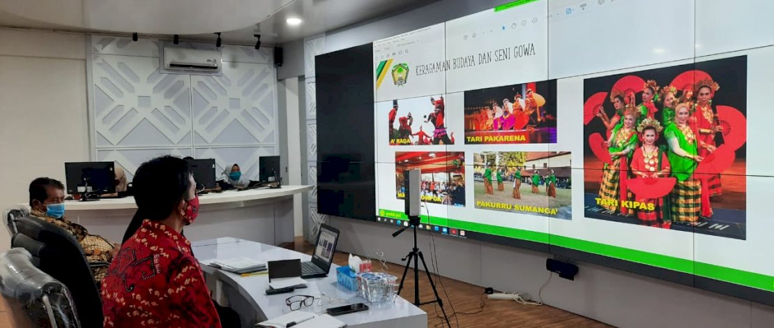 Suasana presentasi terkait pengembangan kebudayaan di Gowa, khususnya Warisan Budaya Takbenda (WBTb) secara virtual bersama Kementerian Pendidikan dan Kebudayaan (Kemendikbud) di Peace Room A'Kio, Kantor Bupati Gowa, Kamis (22/10/2020).