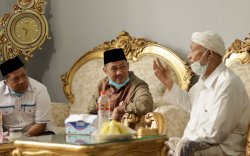 Anis Matta dan Fahri Hamzah Silahturahmi ke Ulama Kharismatik Madura