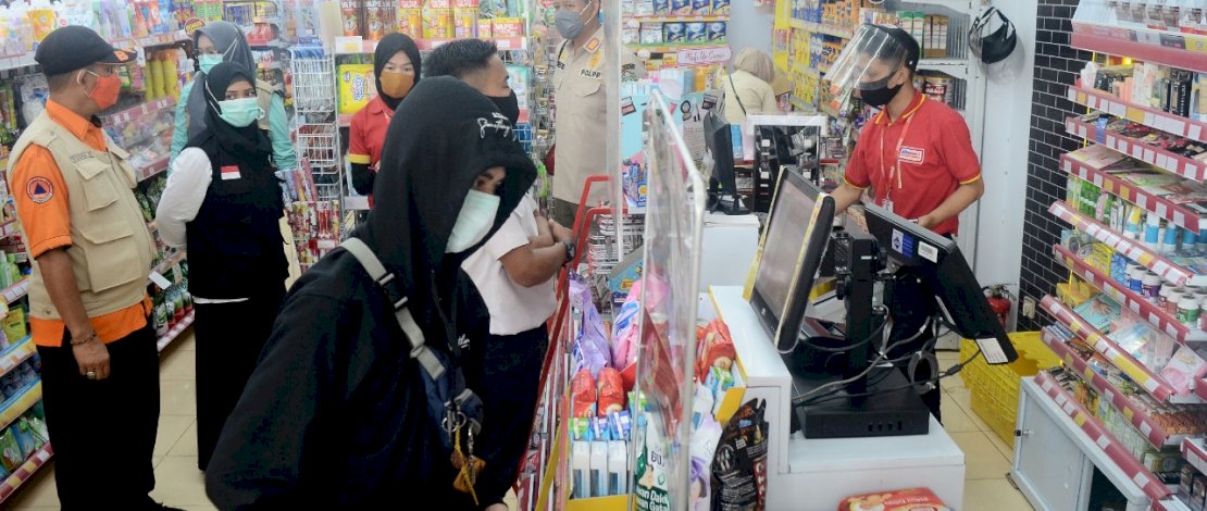 Sidak dari tim gugus tugas Covid-19 di swalayan Parepare.