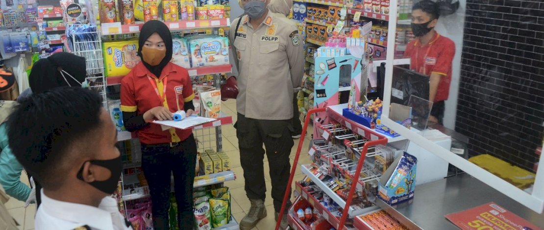 Sidak dari tim gugus tugas Covid-19 di swalayan Parepare.