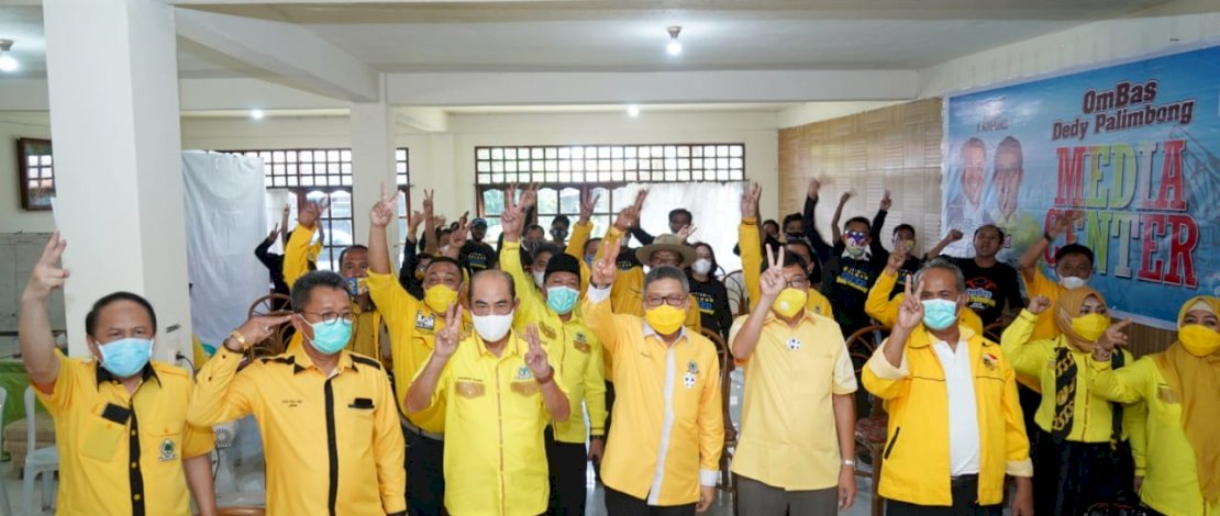 Taufan Pawe dan pengurus Partai Golkar Sulsel lainnya di Toraja Utara.