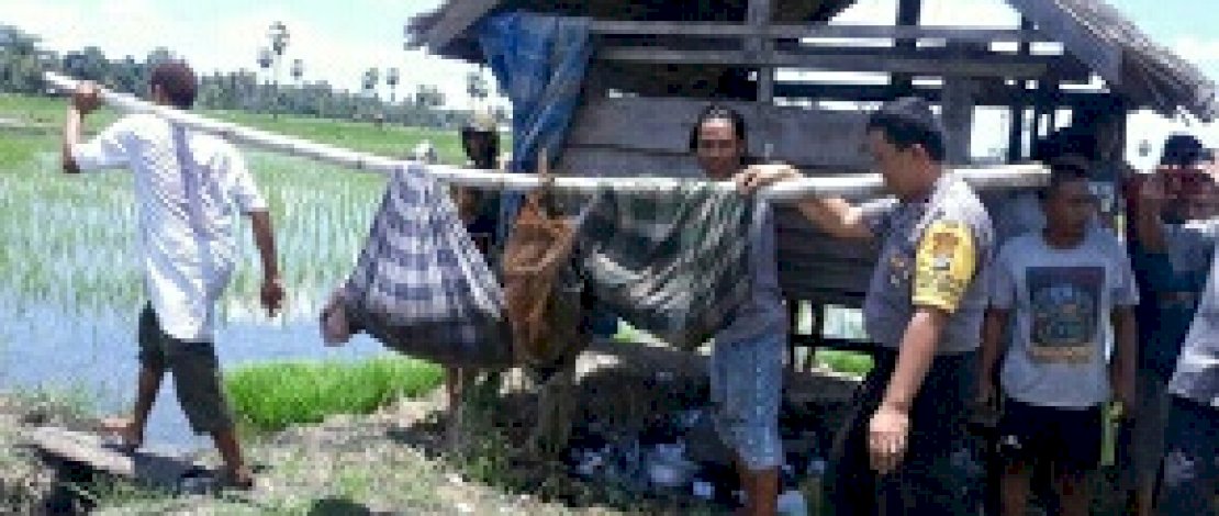 Mayat korban saat dievakuasi dari TKP. 