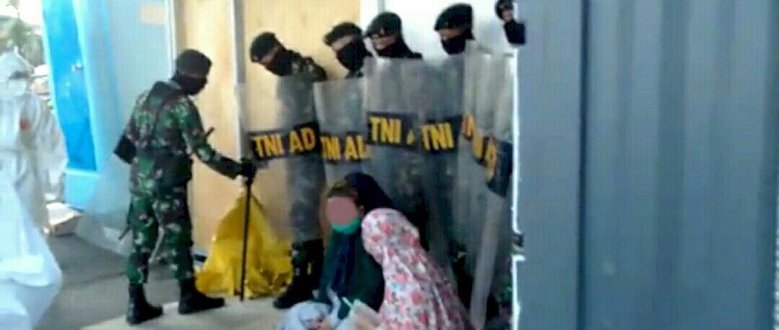 Capture video yang memperlihatkan mulai keluarga jenazah bernegosiasi hingga pasrah.