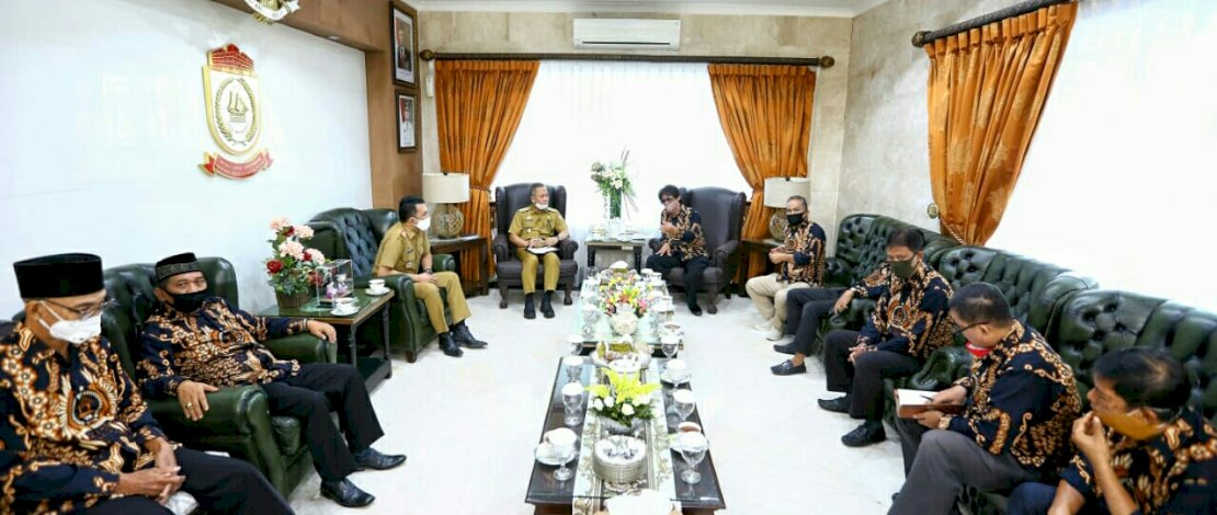 Pj Wali Kota Makassar, Prof Yusran saat menerima pengurus LPM.