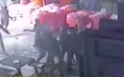 Video Detik-detik Pengantar Jenazah Rusak Toko di Maros