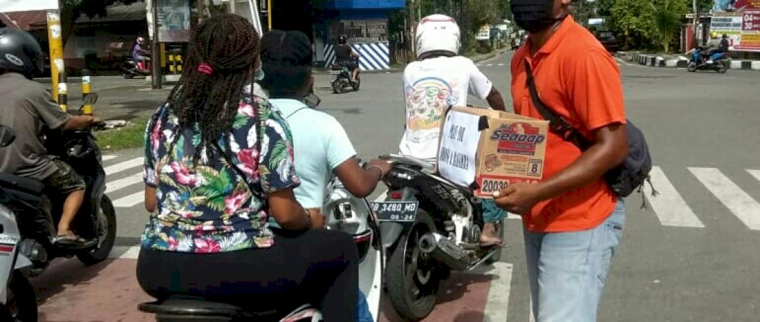 Penggalangan dana dilakukan IMEPI BEM FE Universitas Papua untuk korban banjir bandang di Luwu Utara.