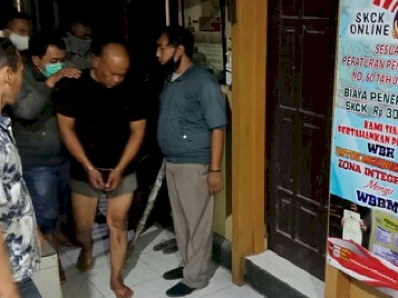 Diduga Cemburu, Suami Bunuh Istri Lalu Bacok Anak