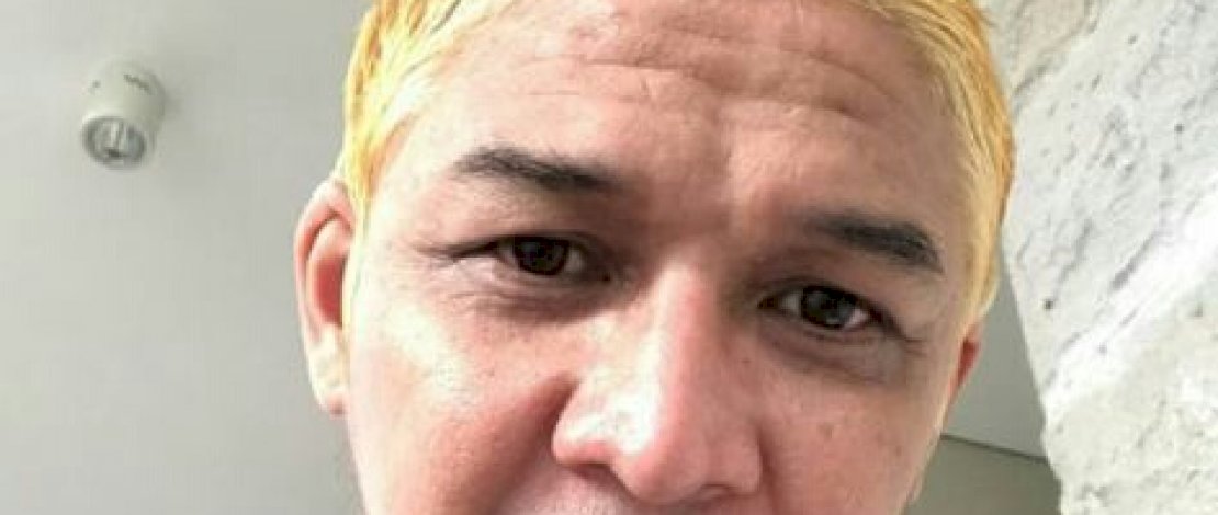 Pasha "Ungu" mecukur plontos rambut pirangnya.