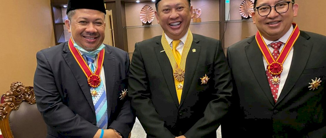 Fahri Hamzah, Bambang Soesatyo dan Fadli Zon, usai menerima penghargaan.