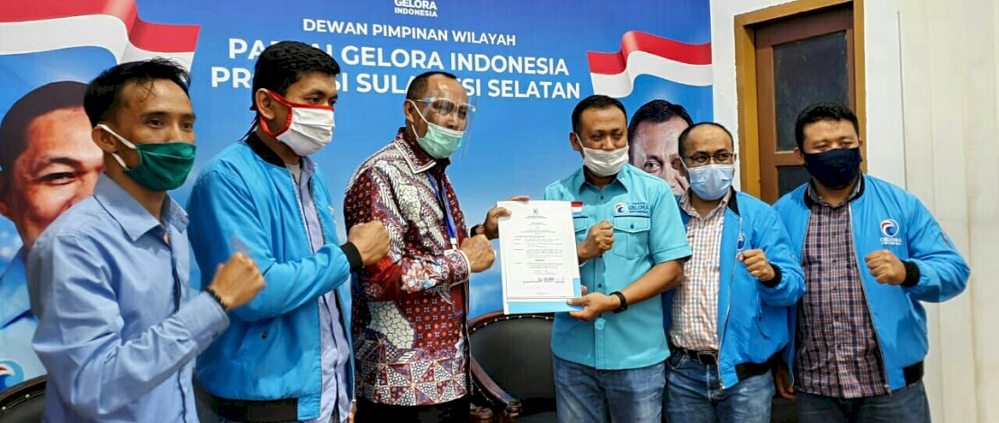 Balon Wakil Bupati Tator, Victor Datuan Batara menerima rekomendasi dari Ketua Gelora Sulsel, Syamsari Kitta.