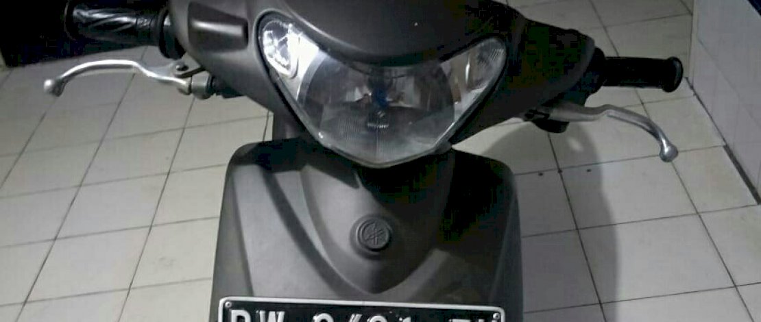 RD saat diamankan bersama barang bukti sepeda motor Yamah Sporty.