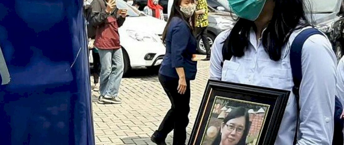 Tersangka pembunuhan, dan foto Yulia saat akan dimakamkan.