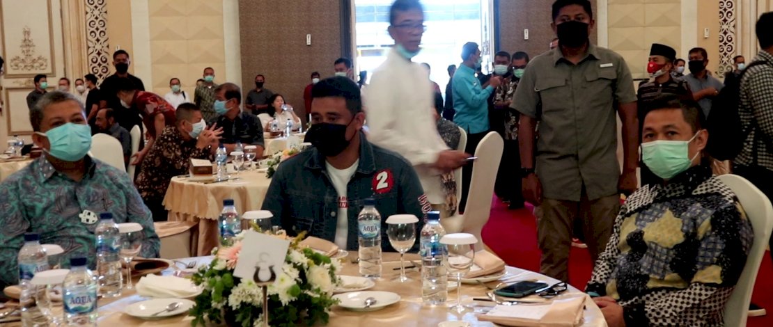 Anis Matta (kanan) duduk bersama Bobby Nasution dan Fahri Hamzah. 