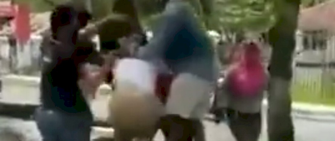 Tangkapan layar duel ibu-ibu di Mamuju.