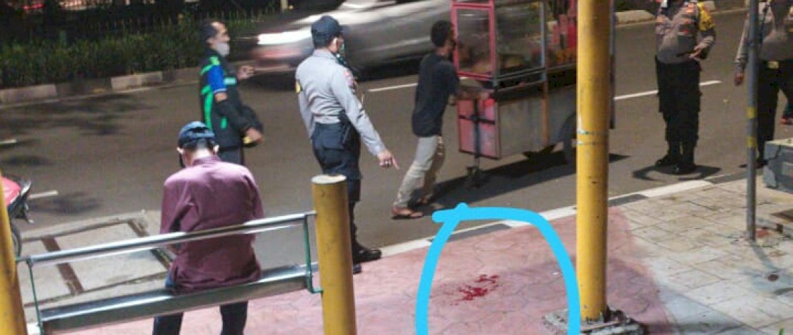 Lokasi penikaman di halte Kompas Jl Palmerah.