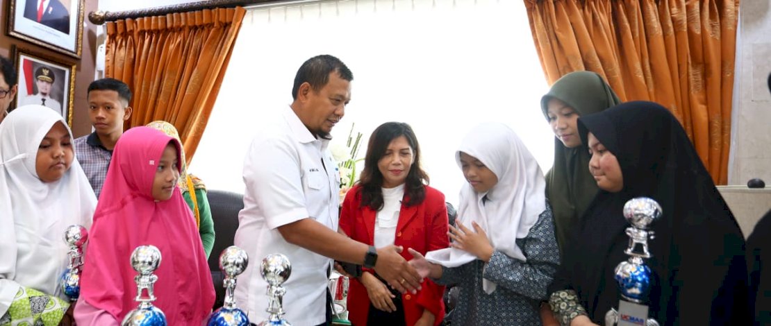 Pj Wali Kota Makassar Apresiasi Prestasi Pelajar di Kancah Internasional