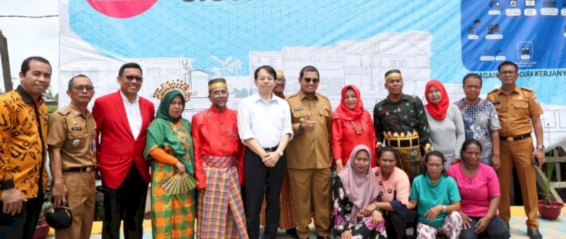 Pj Wali Kota Makassar, Muh Iqbal Suhaeb, berfoto bersama pihak ADB.