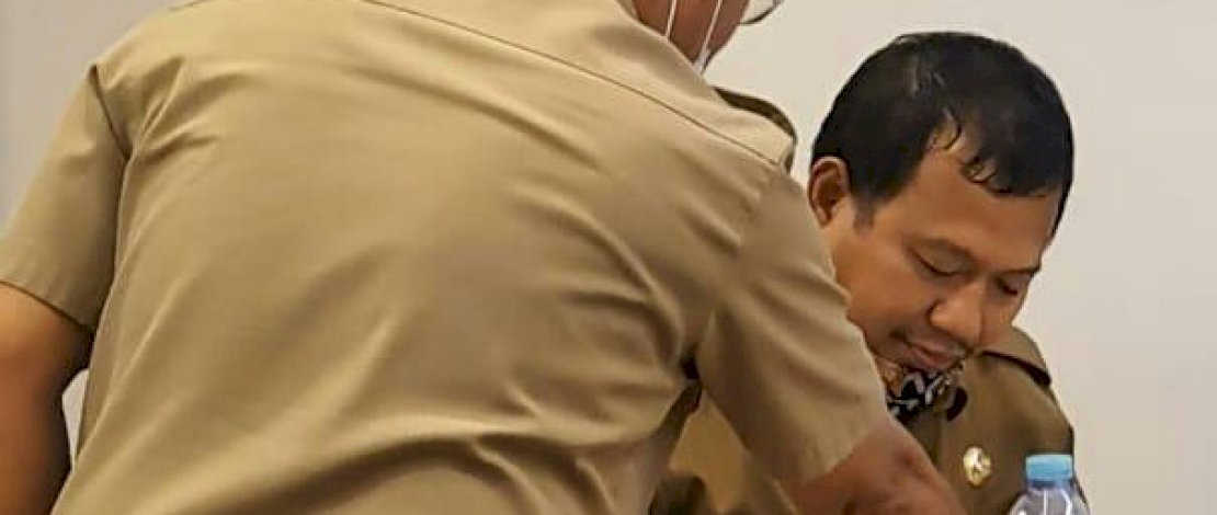 PJ Wali Kota Makassar, Iqbal Suhaeb, menandatangani SK Perpanjangan PSBB. PJ Wali Kota Makassar, Iqbal Suhaeb, menandatangani SK Perpanjangan PSBB.