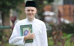 Cerita Pria Amerika Jadi Mualaf Usai Pulang dari Indonesia