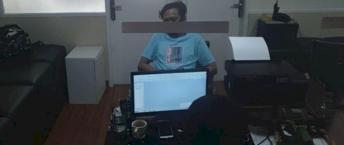 Jaka Hidayat saat diperiksa di Mapolda Metro Jaya.