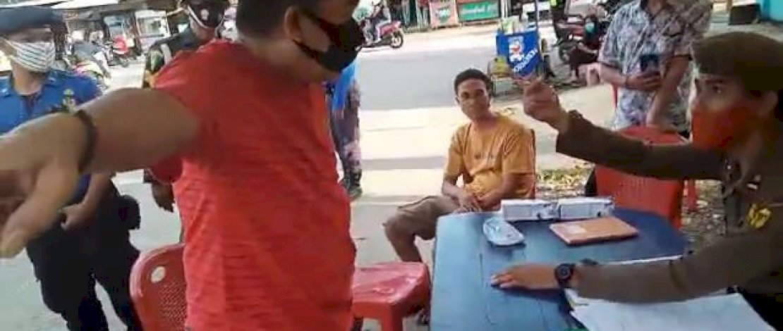 Tangkapan layar Kepala Kesbangpol Kota Makassar, Jamaing saat berdebat dengan tim Gugus Tugas Covid-19 di Rappocini, Makassar.