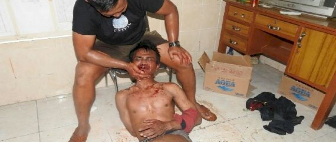 Seorang penjambret diamankan usai dimassa warga di Kenjeran, Surabaya. (fajarnusantara)