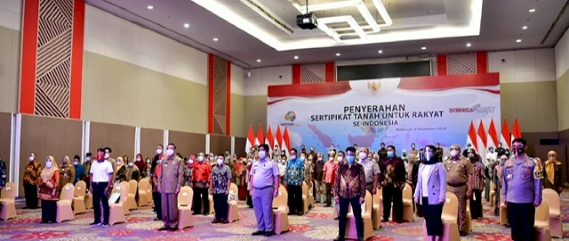 Gubernur Sulsel Hadiri Penyerahan Sertipikat Tanah Warga Makassar, Gowa, dan Maros