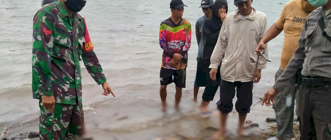 Sesosok jenazah ditemukan di pinggir pantai. Disuga korban banjir.
