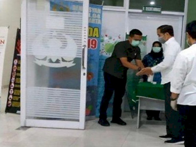Ibunda Meninggal, Jokowi Tiba di RST Slamet Riyadi Solo