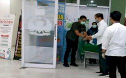 Ibunda Meninggal, Jokowi Tiba di RST Slamet Riyadi Solo