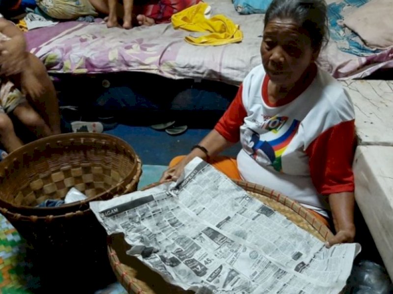 Hati Nenek Penjaja Keliling Ini Perih, Nasi Bungkusnya Dibawa Lari Pelanggan