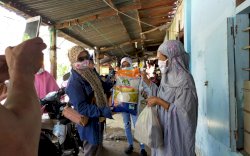 Komunitas Jurnalis Berbagi Kembali Salurkan Sembako dan Masker ke Warga Terdampak Covid-19