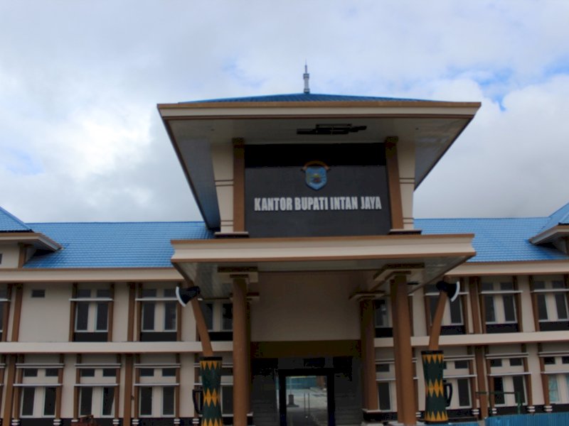 TPNPB-OPM Serang Kantor Bupati Intan Jaya, Klaim Ada TNI Tertembak
