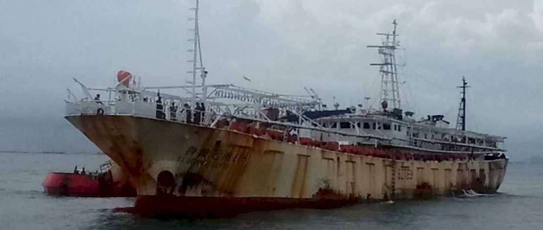 Kapal berbendera China, Lu Huang Yuan Yu 118, diamankan di perairan Kepri. 