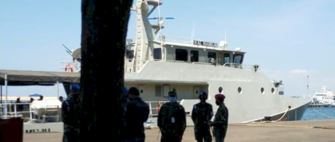 KAL Mamuju yang digunakan untuk mengevakuasi penumpang ambulans laut yang karam.