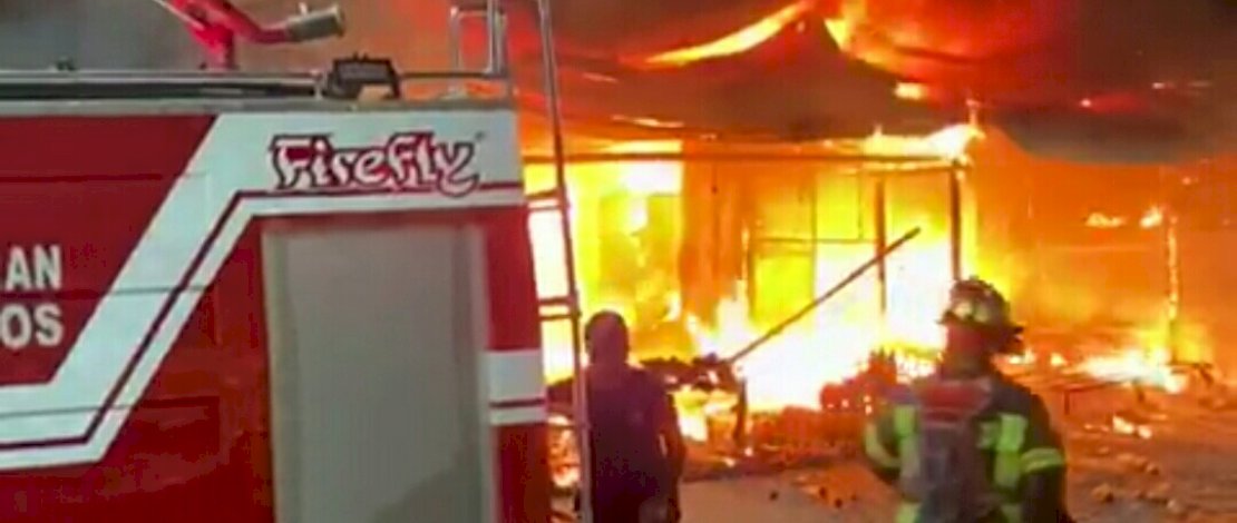 Kebakaran kios pinggir jalan di Maros.