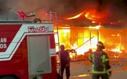 Kebakaran Dini Hari, Satu Rumah Plus Dua Mobil di Makassar Ludes Terbakar