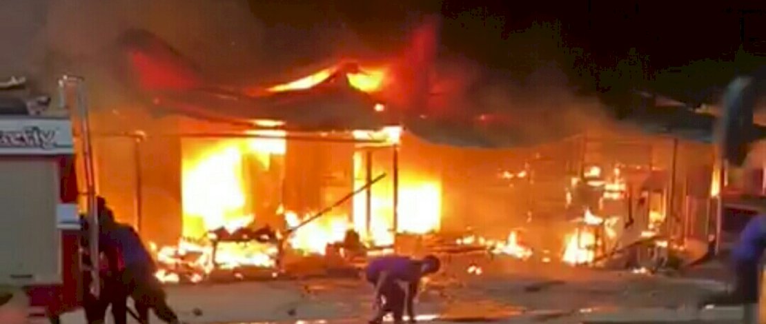 Kebakaran kios pinggir jalan di Maros.