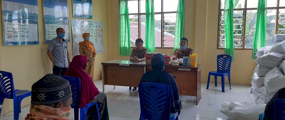 Lurah Manuruki Terapkan Standar WHO bagi Penerima Bantuan Covid-19