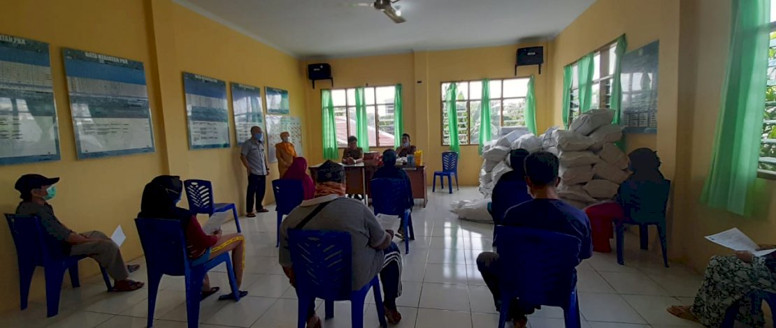 Lurah Manuruki Terapkan Standar WHO bagi Penerima Bantuan Covid-19
