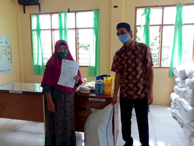 Lurah Manuruki Terapkan Standar WHO bagi Penerima Bantuan Covid-19