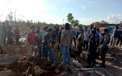 Petugas Pemakaman Covid-19 Pingsan Dipukul Pakai Nisan